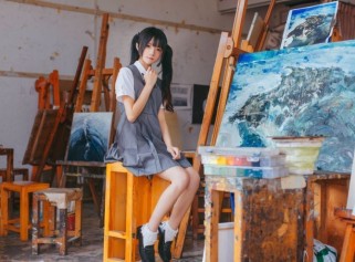 桜桃喵《画室少女》——青春画室中的艺术瞬间