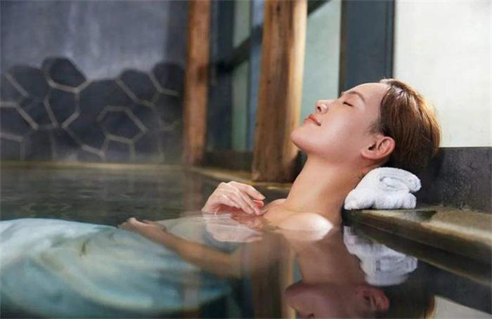 频繁洗澡或给身体埋下皮肤癌隐患 洗澡对身体的影响 第3张